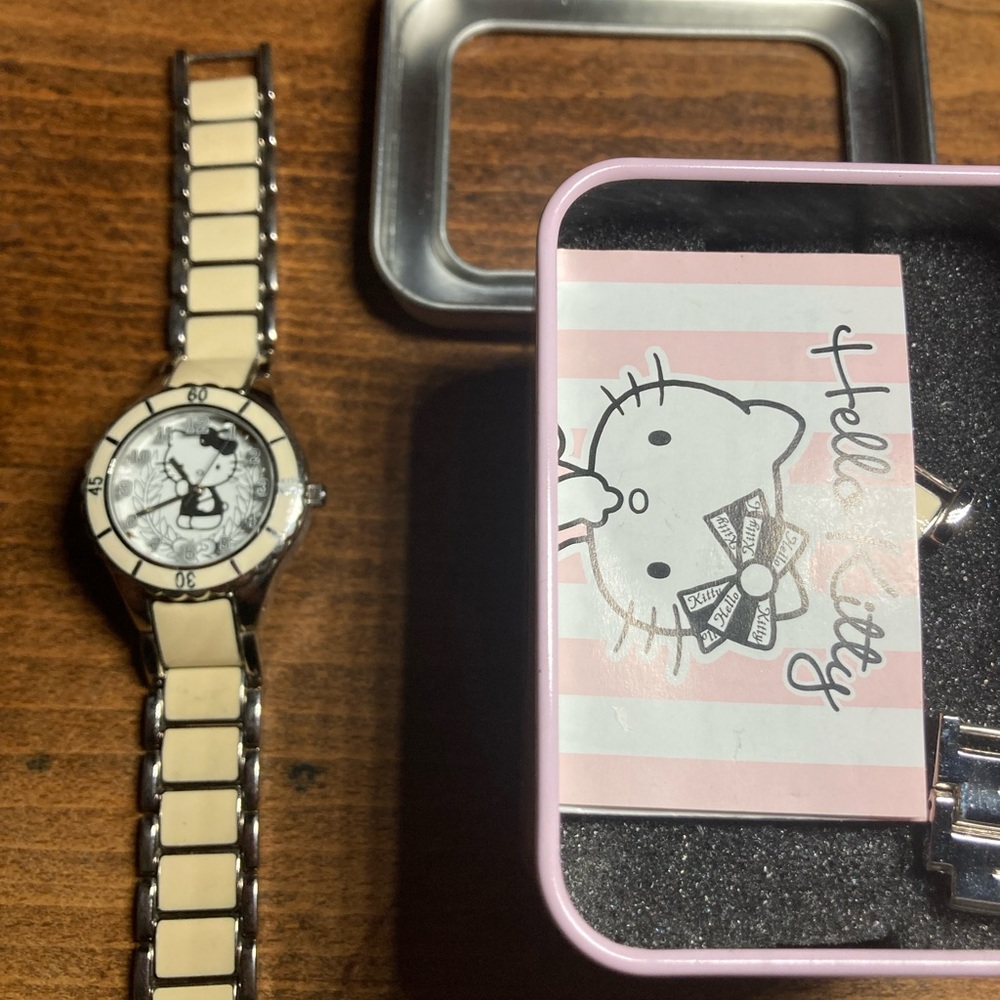 Hello Kitty Watch - Picture 3 of 7